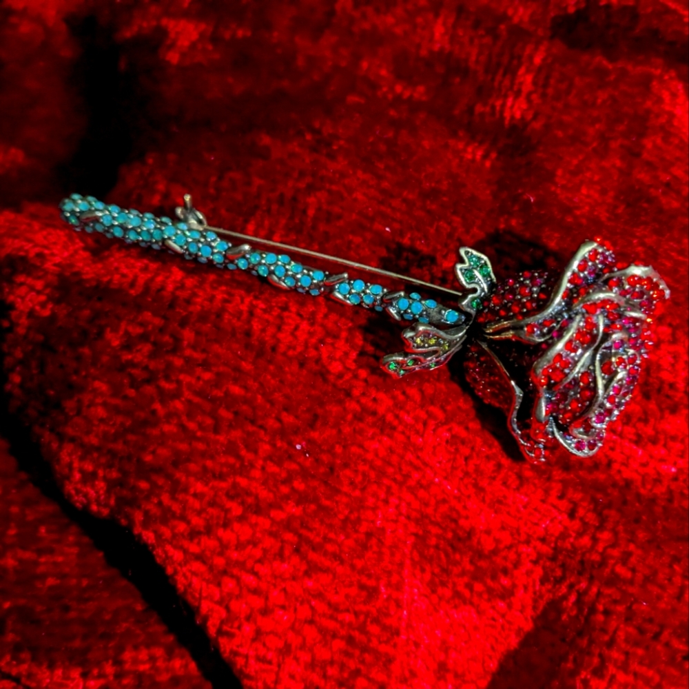 Stemmed rose lapel pin